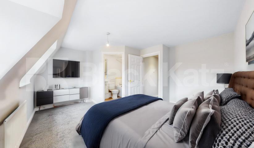 Semi-detached house Melrose Avenue, Willesden Green